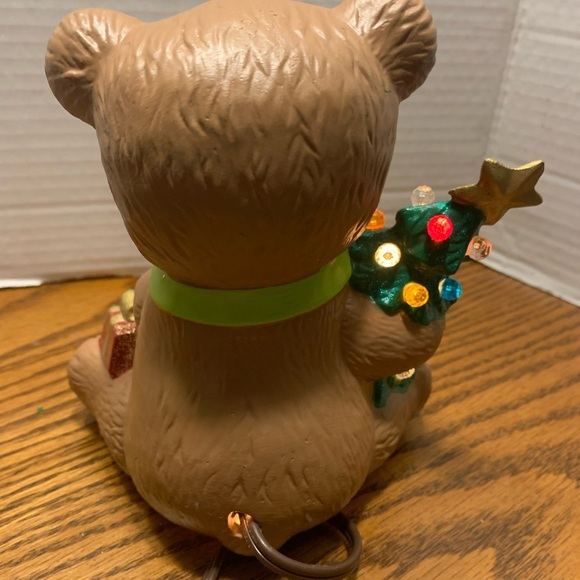 Vintage Hand Painted Brown Bear with Christmas Tree that lights up - Picture 6 of 10